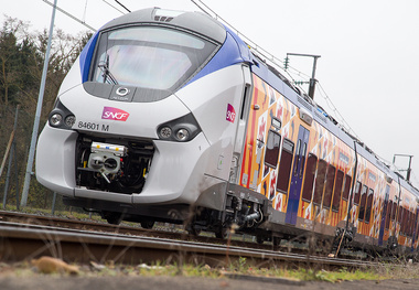 PACA orders electro-diesel multiple-units