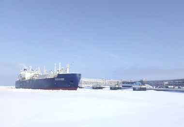 Japan and China shipowners open Arctic LNG transport route
