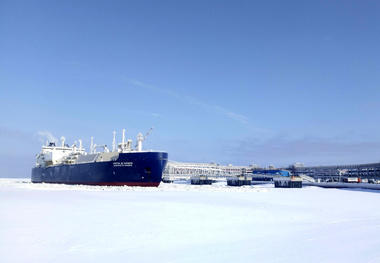 Japan and China shipowners open Arctic LNG transport route
