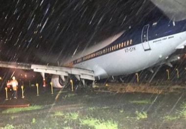 Spicejet Boeing 737 Overruns Runway on Landing