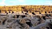میمند، روستای چند هزار ساله ای که با دست کنده شده است!