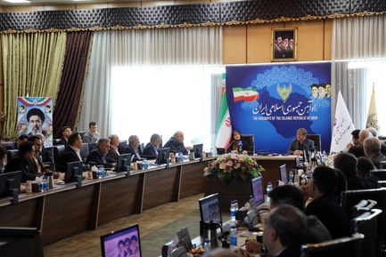 نشست وزیر راه  و مدیرعامل راه آهن  با مدیران ریلی