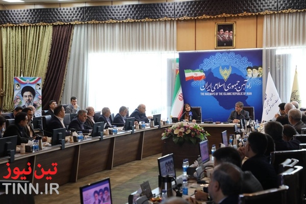نشست وزیر راه و مدیرعامل راه آهن با مدیران ریلی