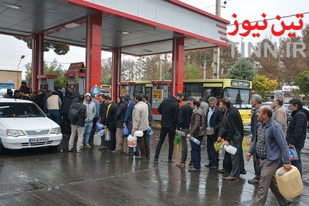 صف طولانی خودروها در «جایگاه‌های بنزین»