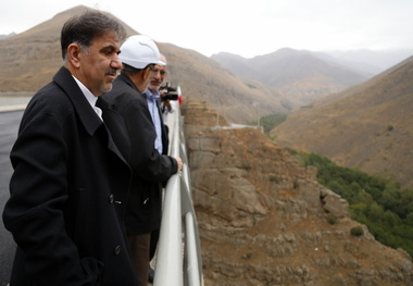 آخوندی استعفا نمی دهد