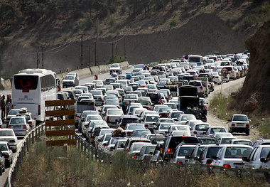 ترافیک سنگین در محور هراز/بارش باران در جاده‌ های 4 استان
