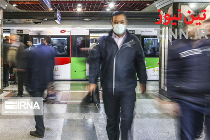 مترو تهران در یک روز برفی