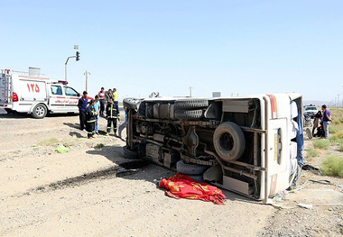 21 مصدوم در واژگونی مینی بوس