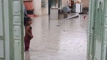  زنجیره انسانی مردم سیستان و بلوچستان برای کمک به سیل‌زدگان را ببینید