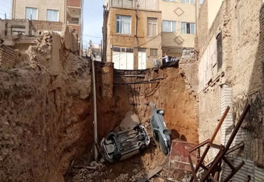 فیلم | سقوط دو خودرو در خیابان عباسی تبریز