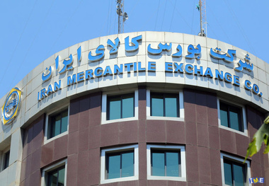 عرضه خودرو در بورس غیرقانونی و ضدرقابتی است