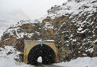 بارش برف و باران در محورهای 6 استان/ ترافیک در آزادراه تهران-کرج