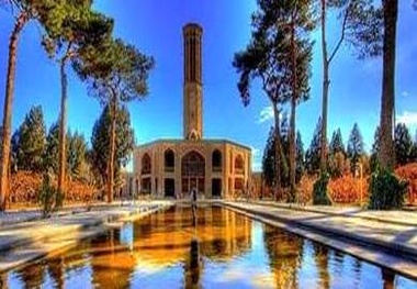 در باغ دولت آباد یزد بلندترین بادگیر دنیا را ببینید
