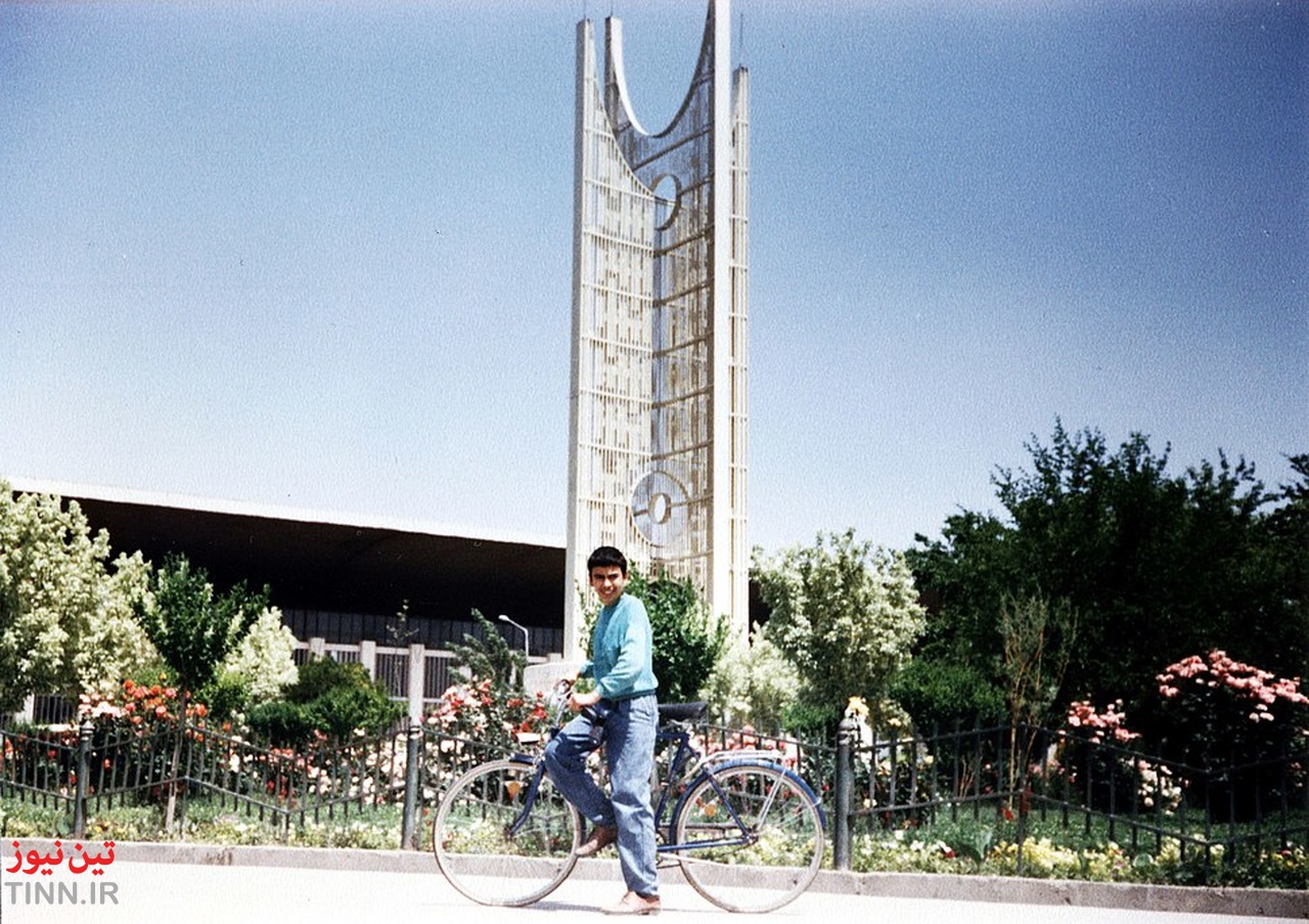 اِلِمان مقابل ایستگاه