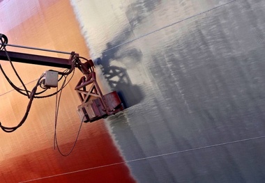 Hapag-Lloyd tests ship-painting robots