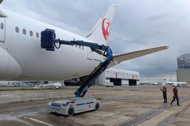Japan Airlines Rolls Out Aircraft-Washing Robot