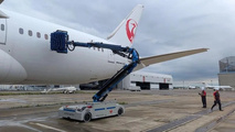 Japan Airlines Rolls Out Aircraft-Washing Robot