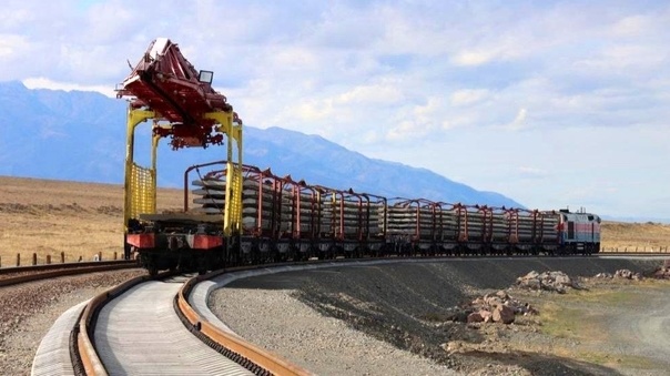 تشکل‌ های ریلی در دیدار با وزیر راه: ضرورت تقویت پایداری صنعت حمل‌ ونقل ریلی