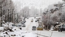 بارش برف و باران در محورهای چالوس و هراز/ ترافیک نیمه‌ سنگین در آزادراه کرج - قزوین