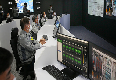 Daewoo opens smart center for shipbuilding process
