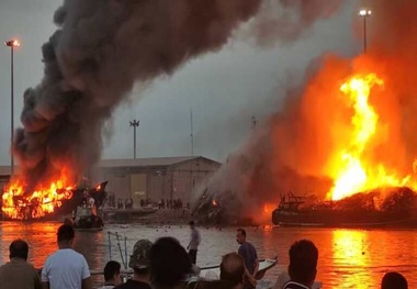 ۵ فروند شناور در خور بندر گناوه آتش گرفت 
