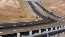 گردنه عسل کشان در شهرستان کوهرنگ مسدود است