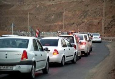  ترافیک در بخشی از جاده کرج - چالوس نیمه سنگین است