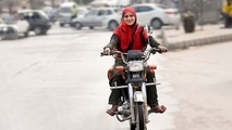 موتورسواری زنان جرم نیست/ پیگیری موضوع گواهینامه موتورسیکلت زنان در دولت