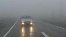 بارش باران سطح جاده های زنجان را لغزنده کرده است
