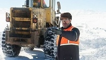 آغاز عملیات برفروبی و نمک پاشی در گردنه الماس