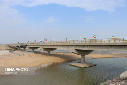 تصاویری از آخرین مراحل بازسازی پل های آسیب دیده هرمزگان (3)