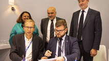 Ukrainian Railways signs electric loco MoU with Alstom
