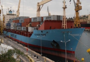 Maersk containership picks up 113 migrants south of Italy