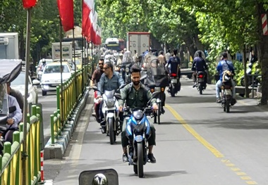 ازدحام موتورسیکلت‌ ها در خط ویژه بی آر تی؛ پیامدِ سیاستگذاری‌ های ناهماهنگ شهری