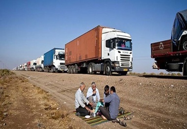 فداکاری رانندگان کامیون برای شکستن محاصره دریایی/ سنگین سواران ایران روانه پاکستان می‌ شوند


