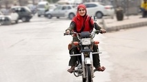 مشکل صدور «گواهینامه موتورسواری زنان» حل شد