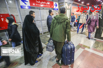 مترو تهران در یک روز برفی
