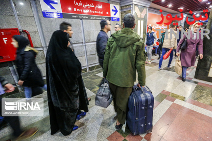 مترو تهران در یک روز برفی