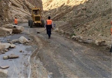 رانندگان محور «هیرمند- بی‌بی دوست» مسیر جایگزین استفاده کنند