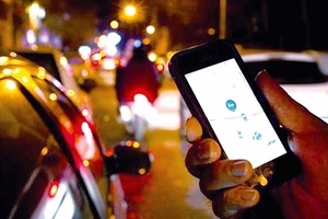 فعالیت تاکسی‌ های اینترنتی در حمل‌ ونقل بین‌ شهری قانونمند می‌ شود