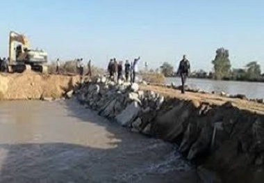 
احداث سه ونیم کیلومتر سیل بند در جاده قفاس آبادان
