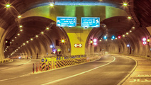 هر دو مسیر تونل نیایش امشب مسدود است
