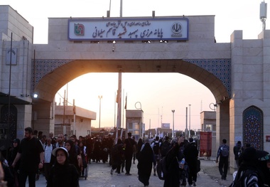 تردد بیش از ۱۱۴ هزار مسافر از مرز مهران در فروردین‌ ماه‌