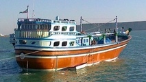 امداد پزشکی به خدمه لنج صیادی در بندر دیر
