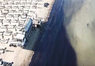Greece denies clean up delay after tanker sinking