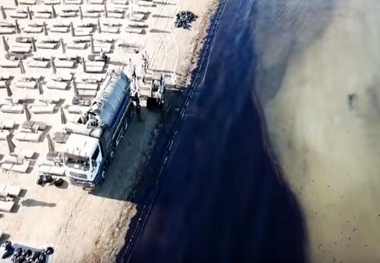 Greece denies clean up delay after tanker sinking