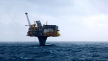 Athens: Oil from tanker’s sinking prompts beach warnings