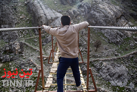 عبور سخت و خطرناک روستاییان پارده و اردود از رودخانه کارون