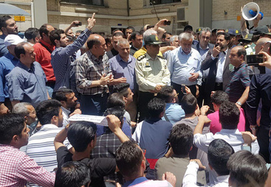 برخورد شهرداری با همکاری نیروی انتظامی با دستفروشان شمال تهران