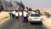 تصادف منجر به مرگ در جاده ساحلی دیر باعث تجمع مردم و بستن جاده شد